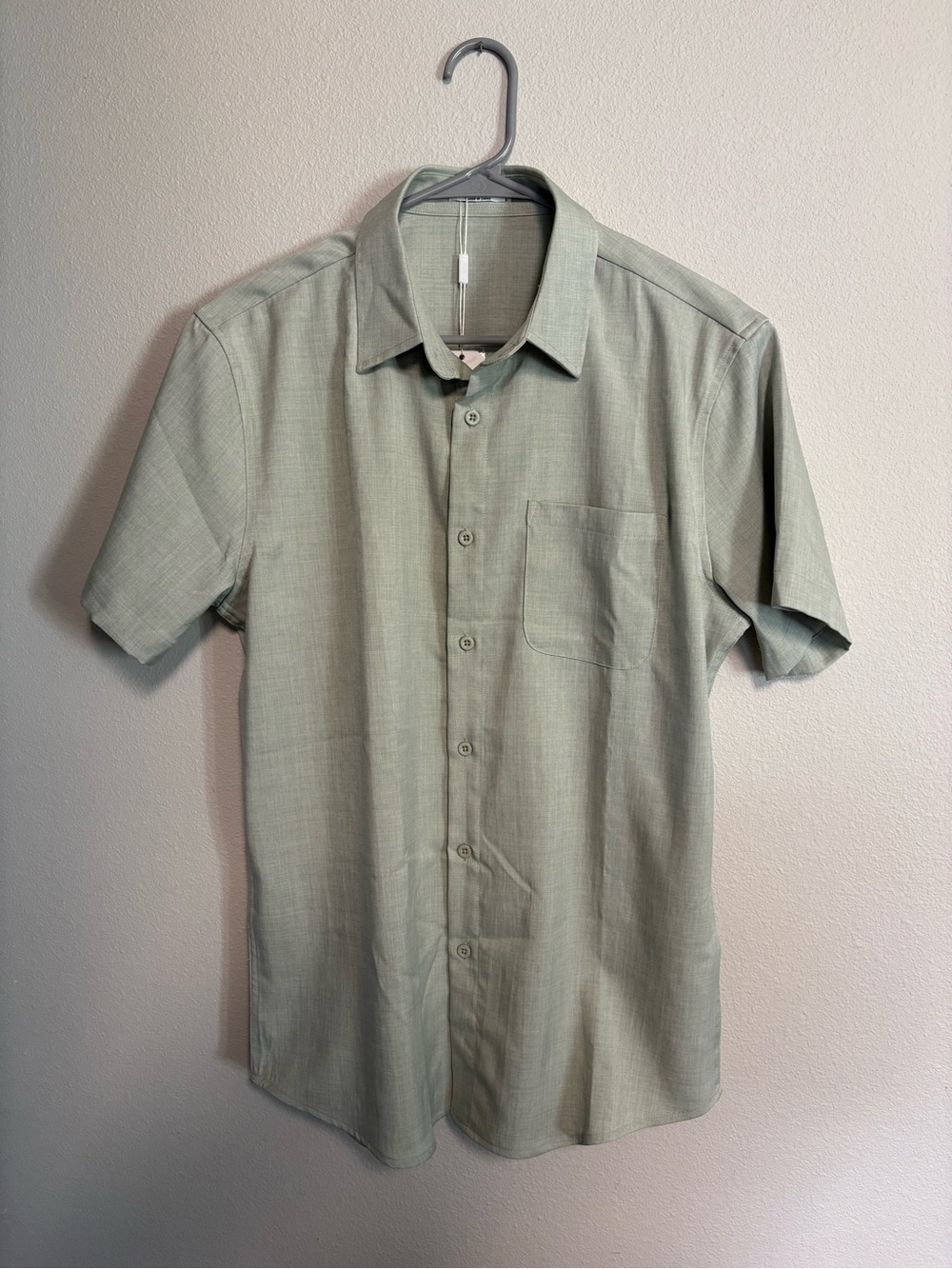 Men's Casual Short-Sleeve Button-Down Shirt in Light Sage Green